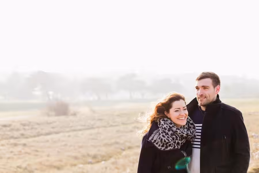 01-séance-engagement-couple-erquy-plage-bretagne